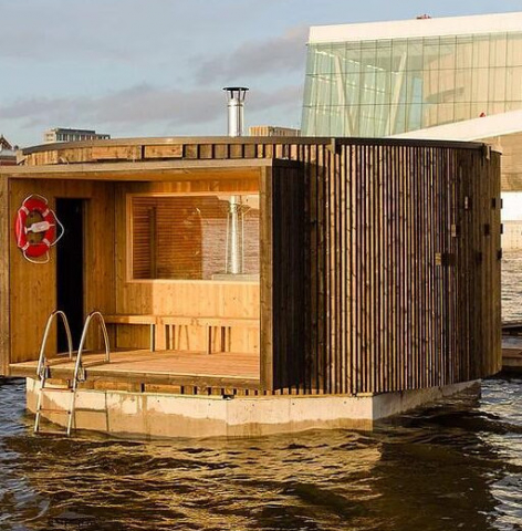 Badstua Anda er ei rund, flytende badstu som ligger i nærheten av Operaen, er dekket med treverk, og har en egen atkomst til sjøen med benker og stige.